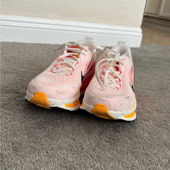 Women’s Nike Vomero 18 - Picture 2 of 5